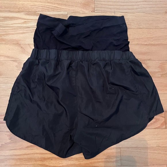 Full Panel maternity workout shorts - Picture 2 of 2